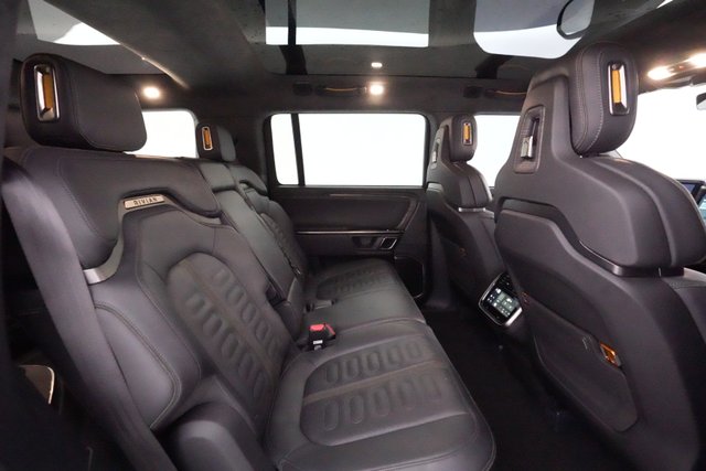 2022 Rivian R1S — photo 22 of 49