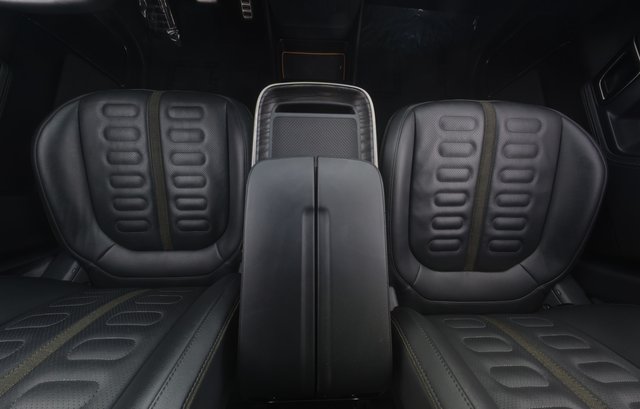 2022 Rivian R1S — photo 18 of 49