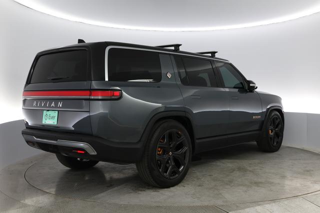 2022 Rivian R1S — photo 9 of 49