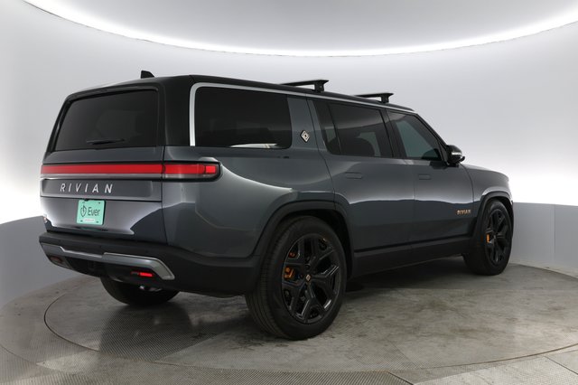 2022 Rivian R1S — photo 9 of 49