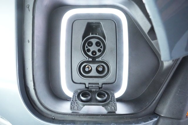 2022 Rivian R1S — photo 27 of 49
