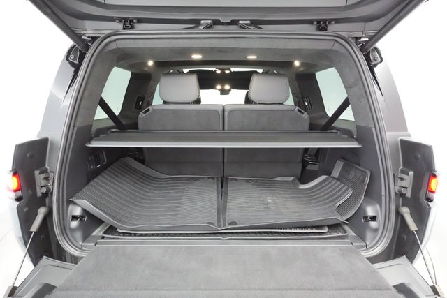 2022 Rivian R1S — photo 24 of 49