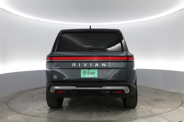 2022 Rivian R1S — photo 10 of 49