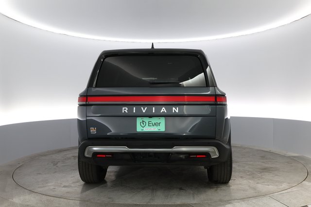 2022 Rivian R1S — photo 10 of 49