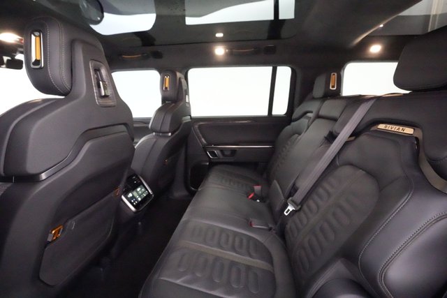 2022 Rivian R1S — photo 20 of 49