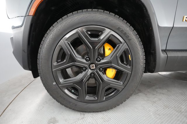 2022 Rivian R1S — photo 13 of 49