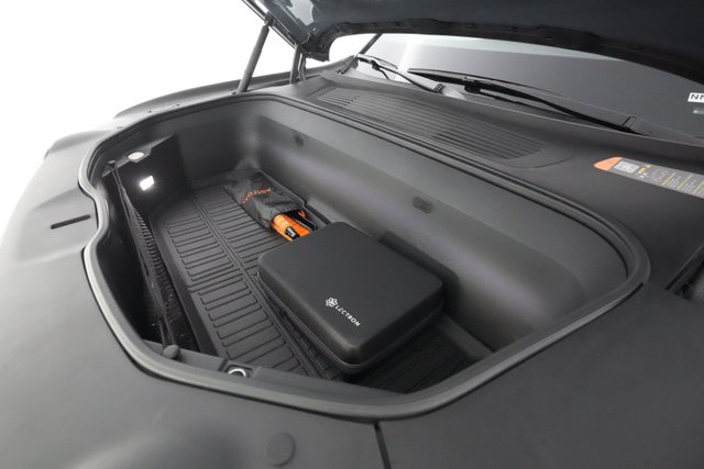 2022 Rivian R1S — photo 25 of 49