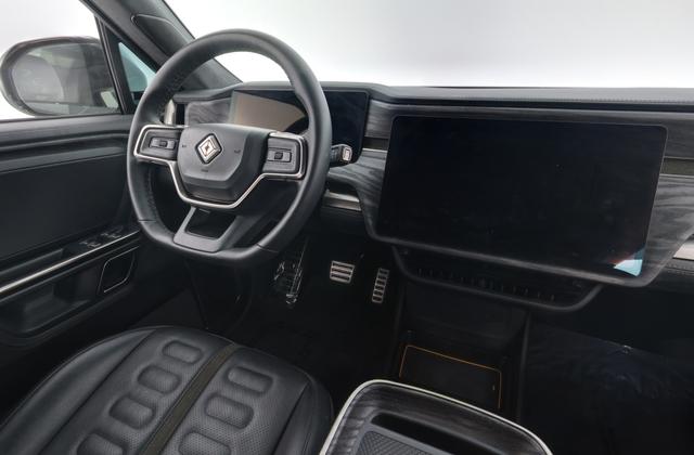 2022 Rivian R1S — photo 3 of 49