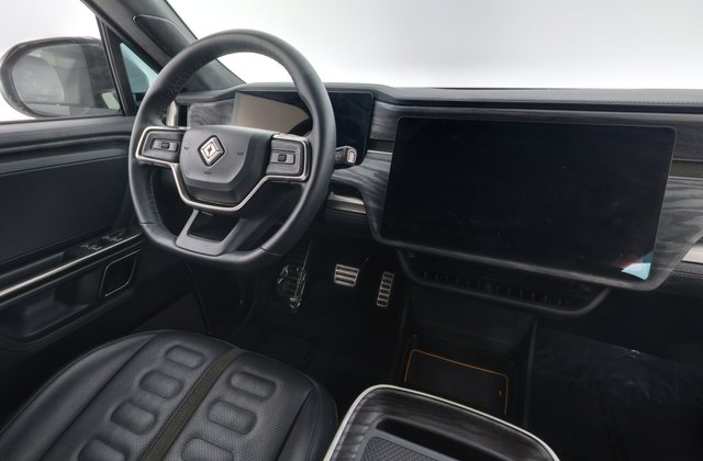 2022 Rivian R1S — photo 3 of 49