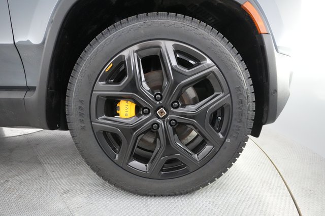 2022 Rivian R1S — photo 15 of 49