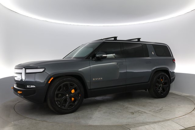 2022 Rivian R1S — photo 12 of 49