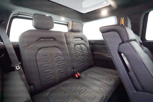 2022 Rivian R1S — photo 23 of 49