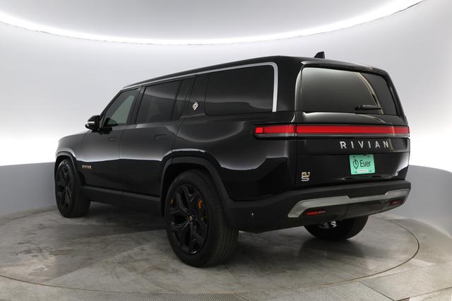2023 Rivian R1S — photo 9 of 32