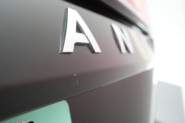2023 Rivian R1S — photo 27 of 32