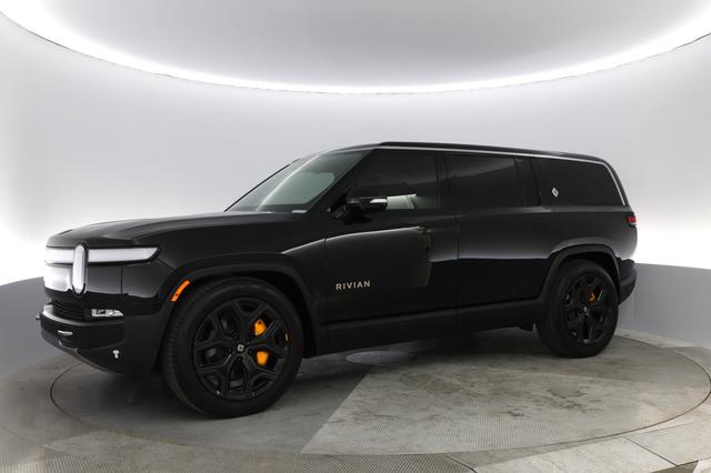 2023 Rivian R1S — photo 10 of 32