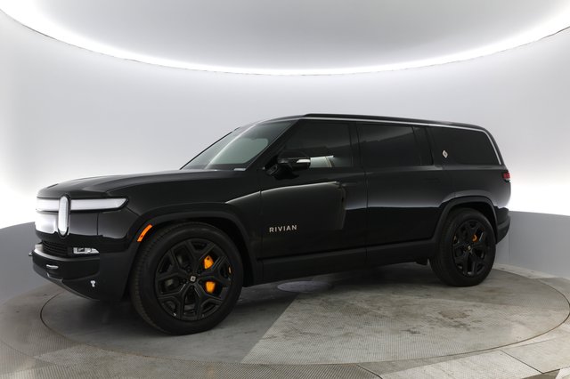2023 Rivian R1S — photo 10 of 32