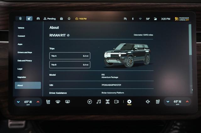 2023 Rivian R1S — photo 4 of 32