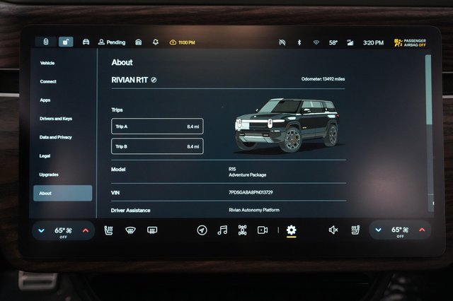 2023 Rivian R1S — photo 4 of 32