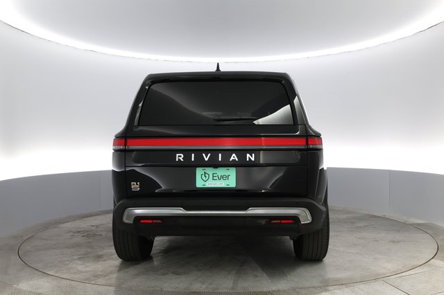 2023 Rivian R1S — photo 8 of 32