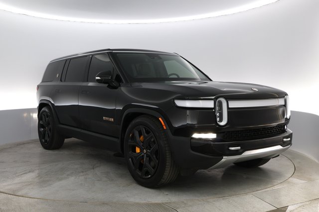 2023 Rivian R1S — photo 6 of 32