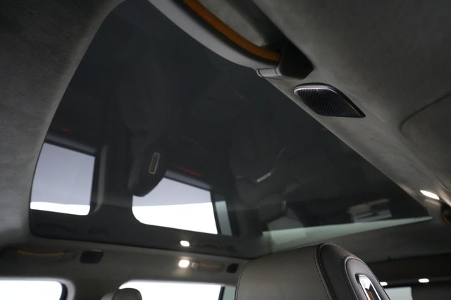 2023 Rivian R1S — photo 18 of 32