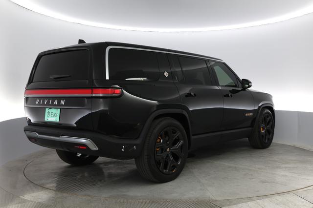 2023 Rivian R1S — photo 2 of 32
