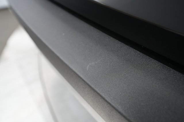 2023 Rivian R1S — photo 24 of 32