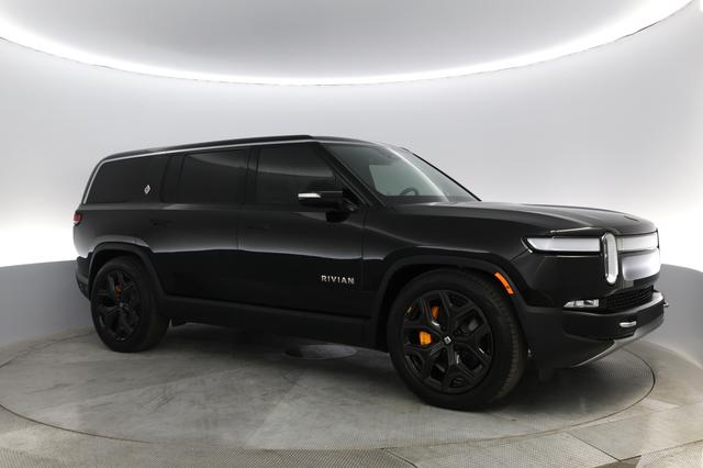 2023 Rivian R1S — photo 7 of 32
