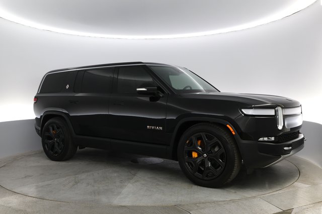 2023 Rivian R1S — photo 7 of 32