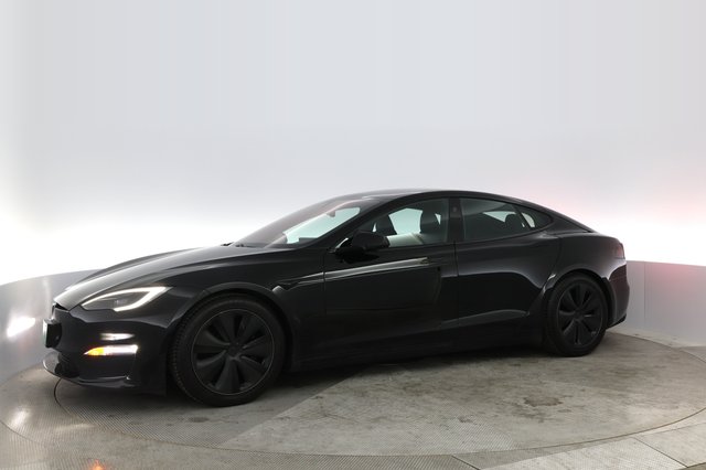 2022 Tesla Model S — photo 10 of 55