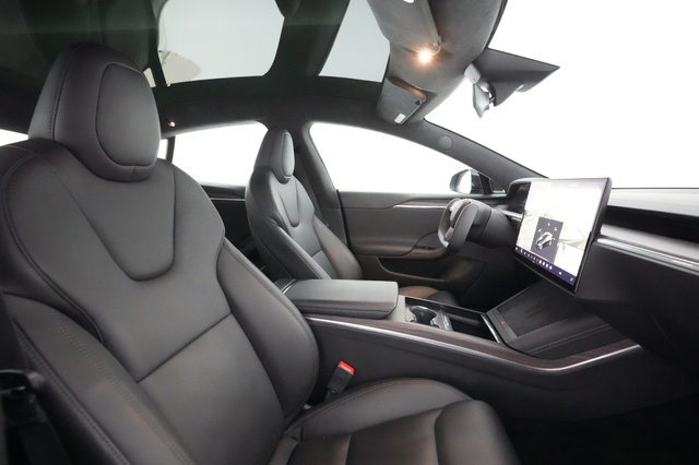 2022 Tesla Model S — photo 17 of 55