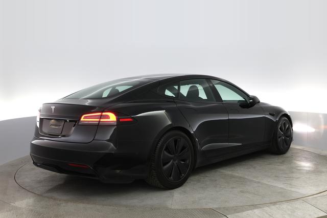 2022 Tesla Model S — photo 2 of 55