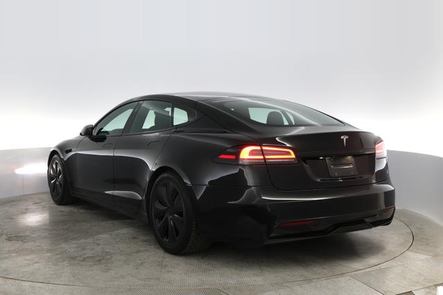 2022 Tesla Model S — photo 9 of 55