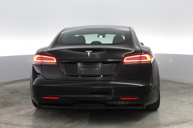 2022 Tesla Model S — photo 8 of 55