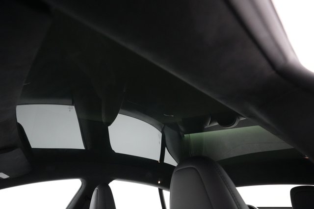 2022 Tesla Model S — photo 18 of 55