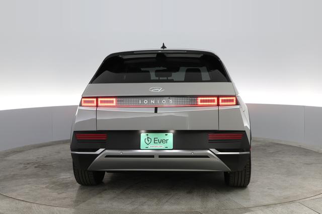 2022 Hyundai IONIQ 5 — photo 8 of 65
