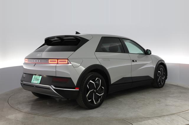 2022 Hyundai IONIQ 5 — photo 2 of 65