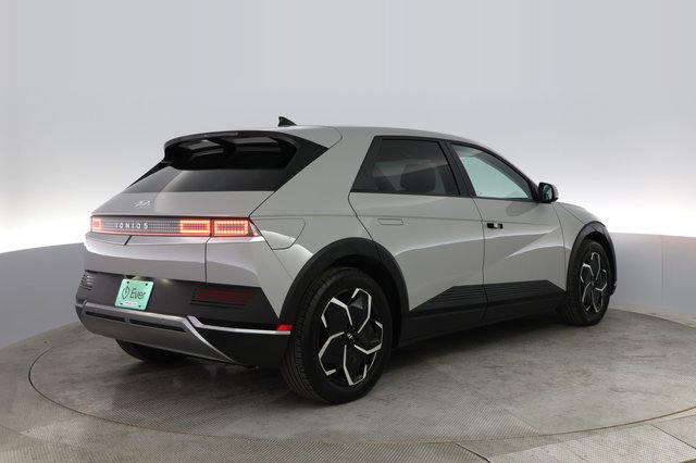 2022 Hyundai IONIQ 5 — photo 2 of 65