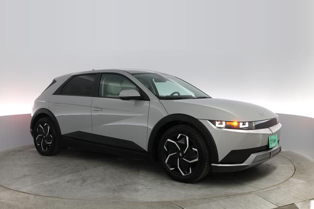 2022 Hyundai IONIQ 5 — photo 7 of 65