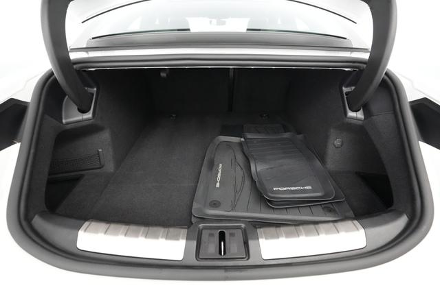 2020 Porsche Taycan — photo 6 of 31