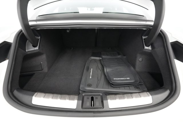2020 Porsche Taycan — photo 6 of 31