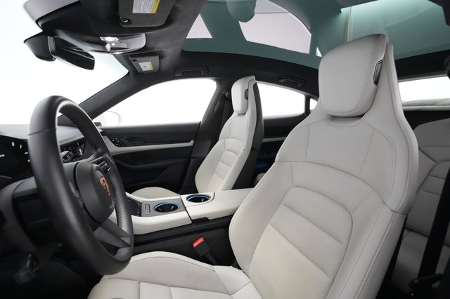 2020 Porsche Taycan — photo 3 of 31