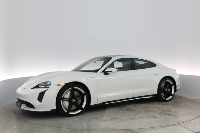 2020 Porsche Taycan — photo 10 of 31