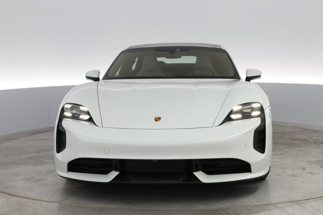 2020 Porsche Taycan — photo 12 of 31