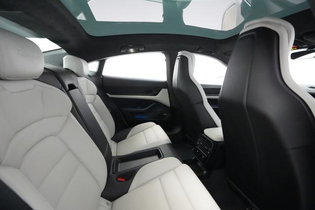 2020 Porsche Taycan — photo 4 of 31