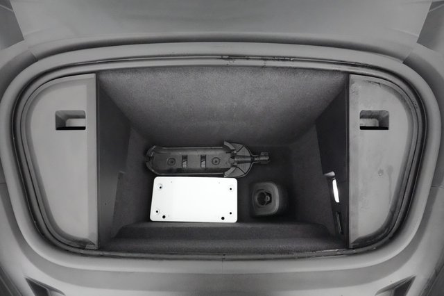 2020 Porsche Taycan — photo 21 of 31