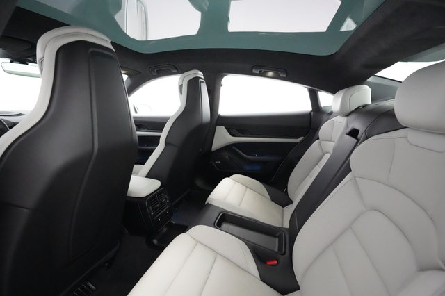 2020 Porsche Taycan — photo 18 of 31