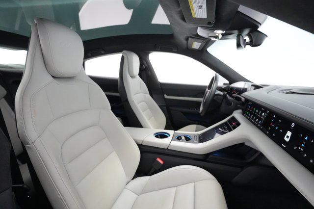 2020 Porsche Taycan — photo 20 of 31