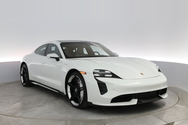 2020 Porsche Taycan — photo 13 of 31