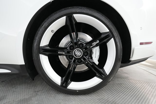 2020 Porsche Taycan — photo 15 of 31